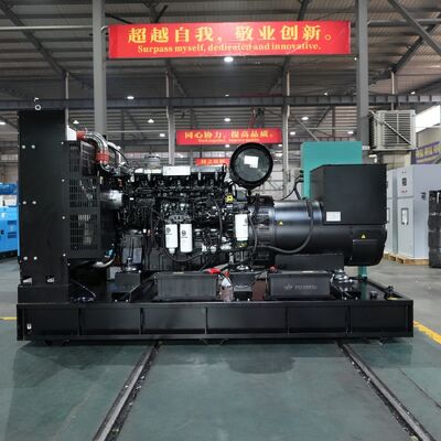 Δυναμικό από το Cummin Genset 90kW 113KVA Αθόρυβος φορητός γεννήτης ντίζελ Καλής ποιότητας εξωτερικά Αδιάβροχο ρυμουλκούμενο Αθόρυβος κινητός